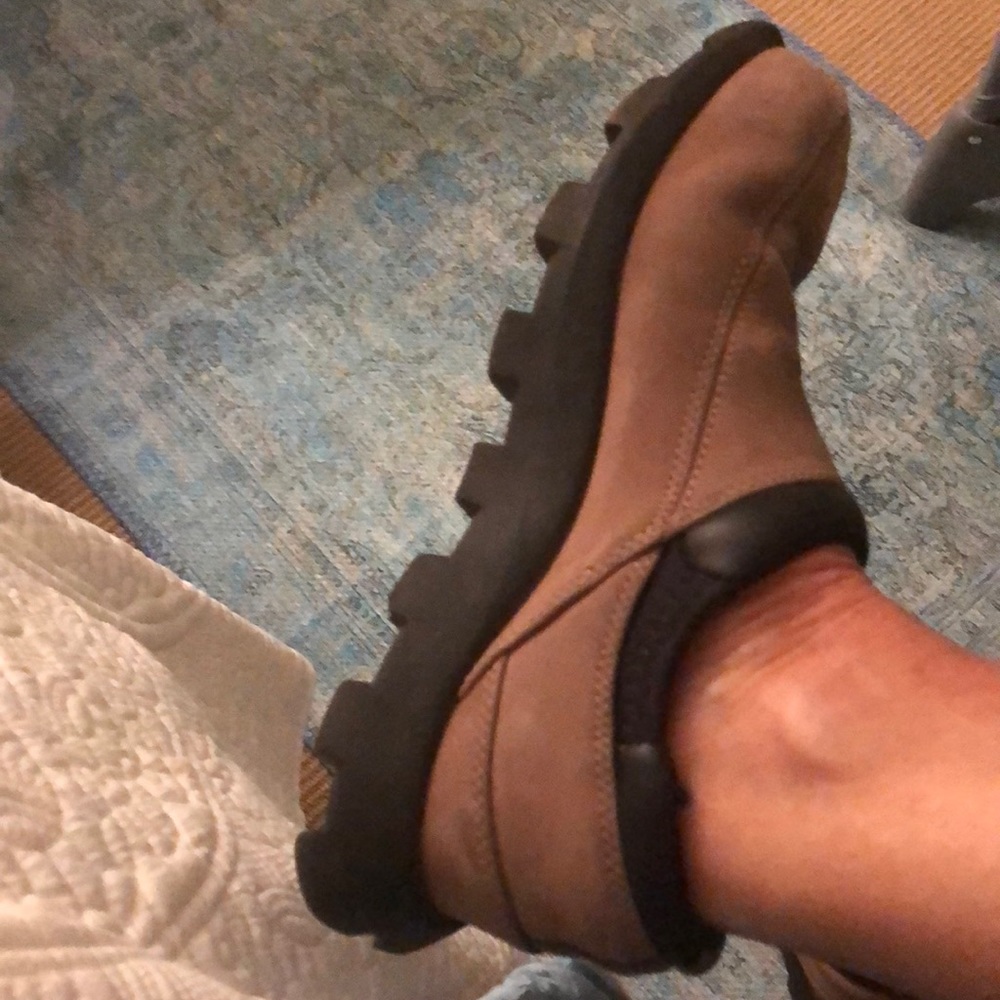 Salomon women’s shoes